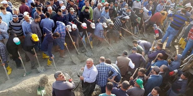 Yüzlerce köylü bir araya geldi! Bu davranış takdir topladı