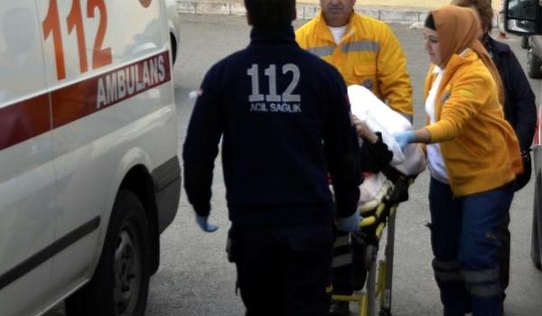 Yüzlerce öğrenci yemekten zehirlendi