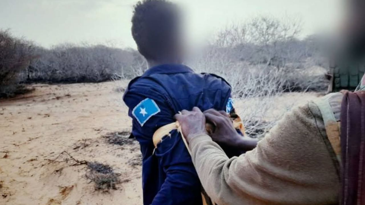 Yüzlerce polis Eş Şebab'a katıldı