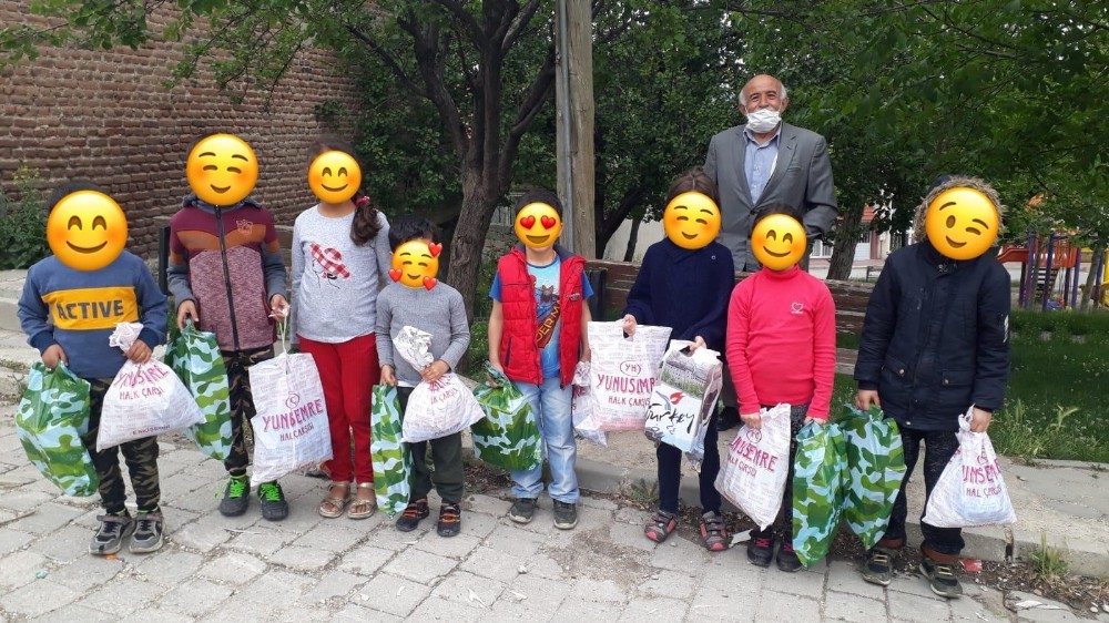 Yüzlerce Türkmen muhacir çocuğu bayramda sevindirildi 