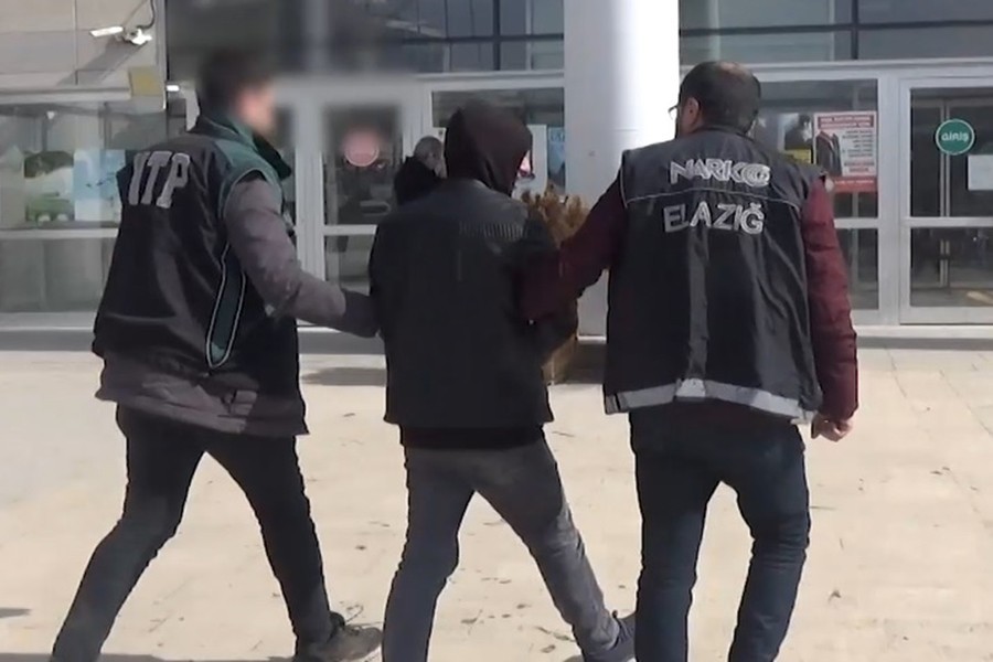 Yüzlerce uyuşturucu hap ile yakalandı, tutuklandı 