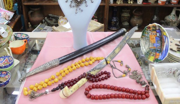 Yüzlerce yıllık tespihler altın fiyatına satılıyor