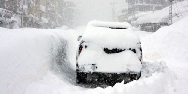 Yüzlerce köy yolu kapandı