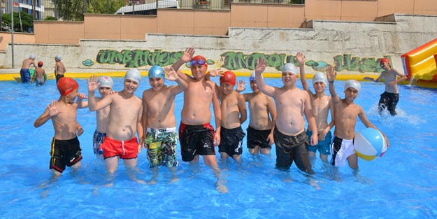 Yüzme bilmeyen ve tatile gidemeyen çocuklara müjde!