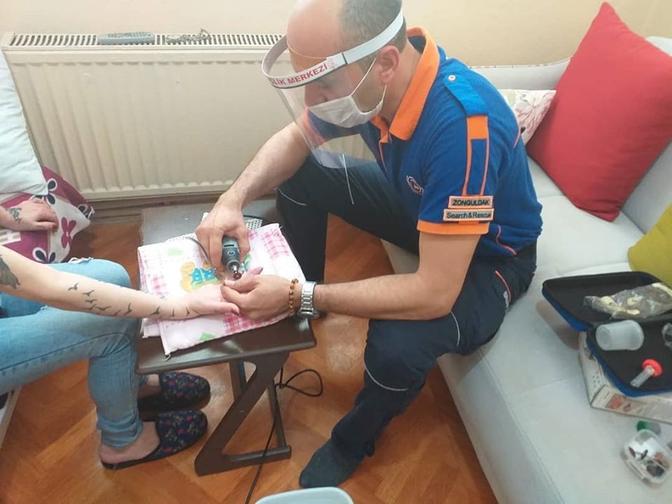 Yüzüğü parmağına sıkışan kadının imdadına AFAD yetişti 