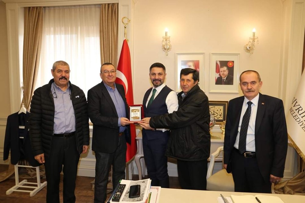 Yüzügüllü onursal üye yapıldı 