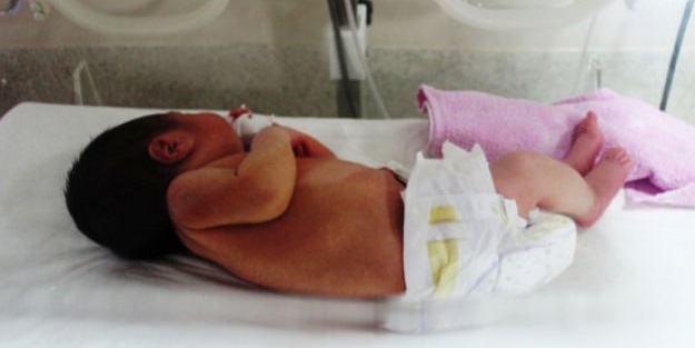 Yüzünü bile görmediği bebeğini hastanede bıraktı