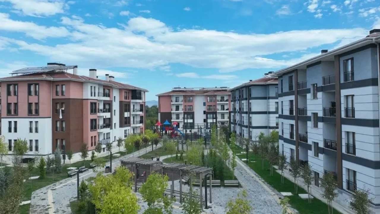 Yüzyılın Konut Projesi’nde Siirt’te ve Van’da hak sahipleri belirlendi! Yarın Mardin ve Ağrı’da kuralar çekilecek