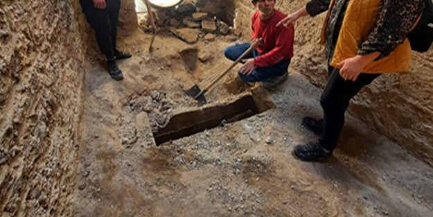 Yüzyıllar sonra ortaya çıktı! Betonun içine gömülü halde bulundu