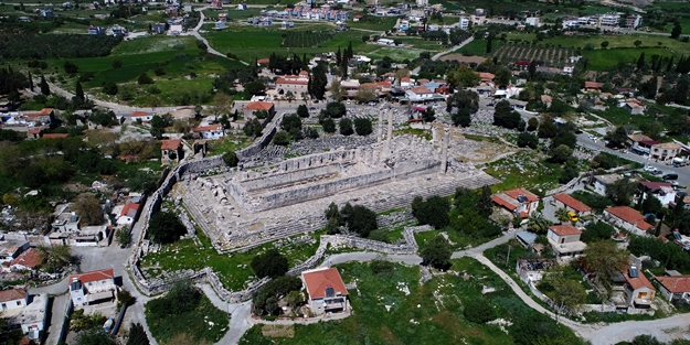 Yüzyıllara meydan okuyor: Apollon tapınağı