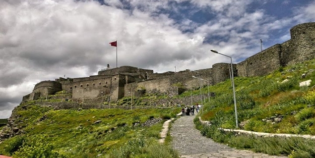 Yüzyıllardır dimdik ayakta: Kars Kalesi