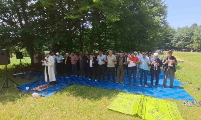 Asırlık gelenek: Bereketli bir yıl için eller semaya açıldı!