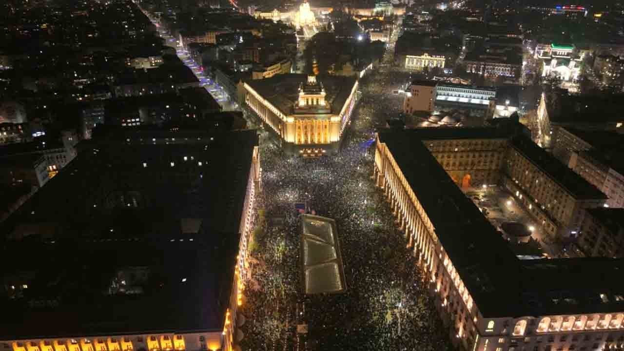 Z kuşağı ayağa kalktı: Bulgaristan’da hükümeti deviren dalga