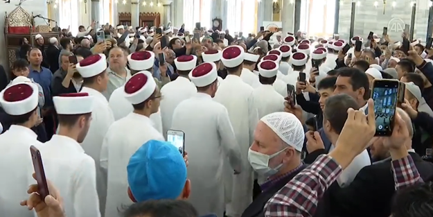 Z kuşağı gümbür gümbür geliyor! 82 gence daha hafızlık belgesi verildi