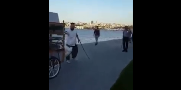 Zabıta 15 Temmuz gazisini sopalarla dövdü - VİDEO