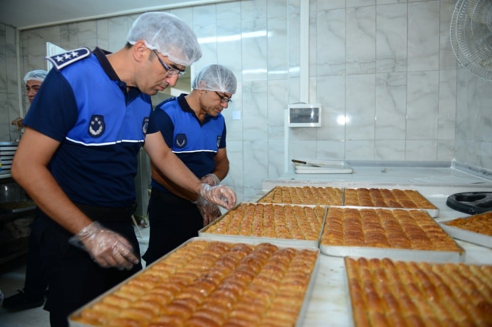 Zabıta ekipleri pastane imalathanelerini denetledi 