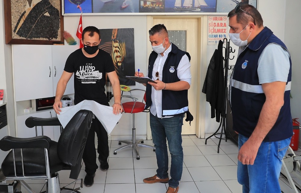 Zabıta ekipleri pazarda maske denetimi yaptı 