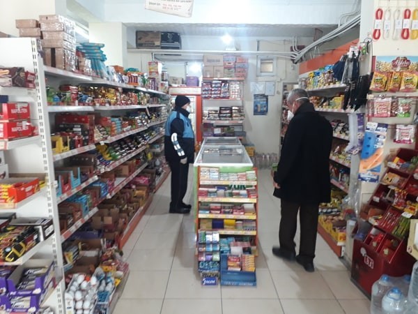 Zabıta ekiplerinden gıda denetimi 