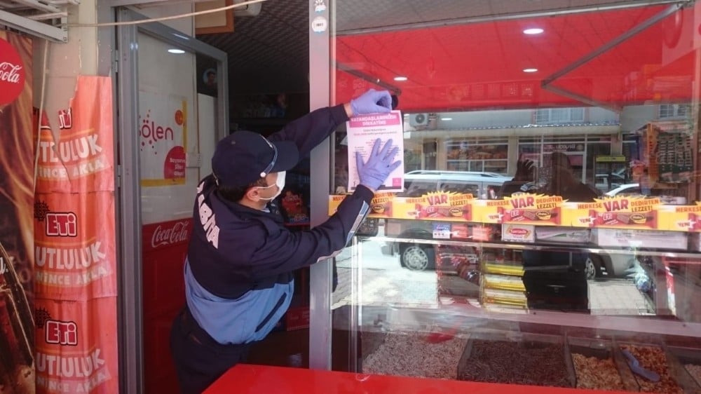 Zabıta, işyerlerine uyarı afişi astı 