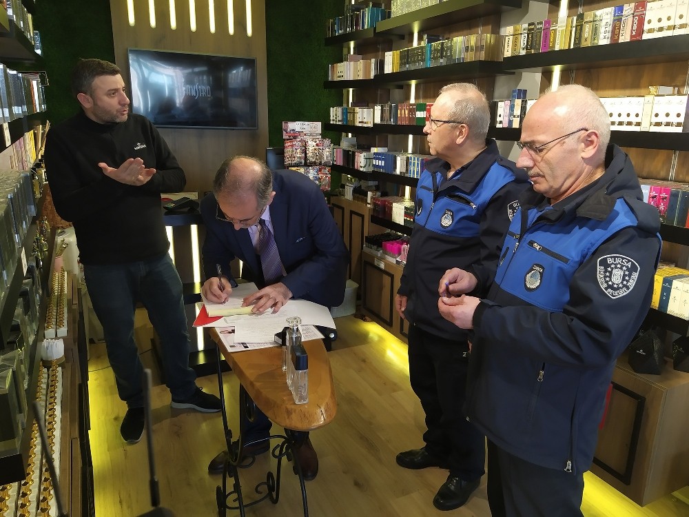 Zabıta korona fırsatçılarına göz açtırmıyor 