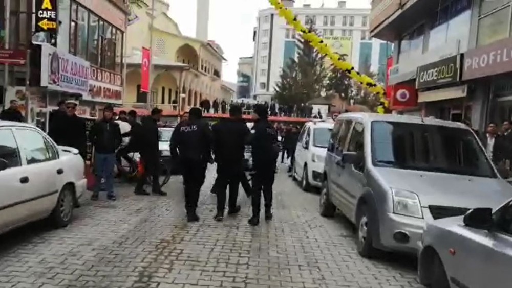 Zabıta seyyara geçit vermiyor 