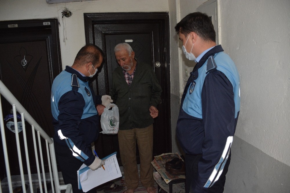 Zabıtadan 65 yaş üstü vatandaşlara yardım eli 
