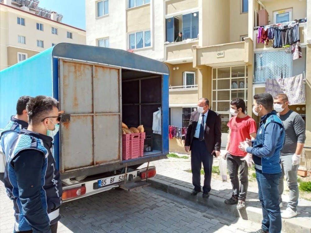 Zabıtadan çocuklara oyuncak 
