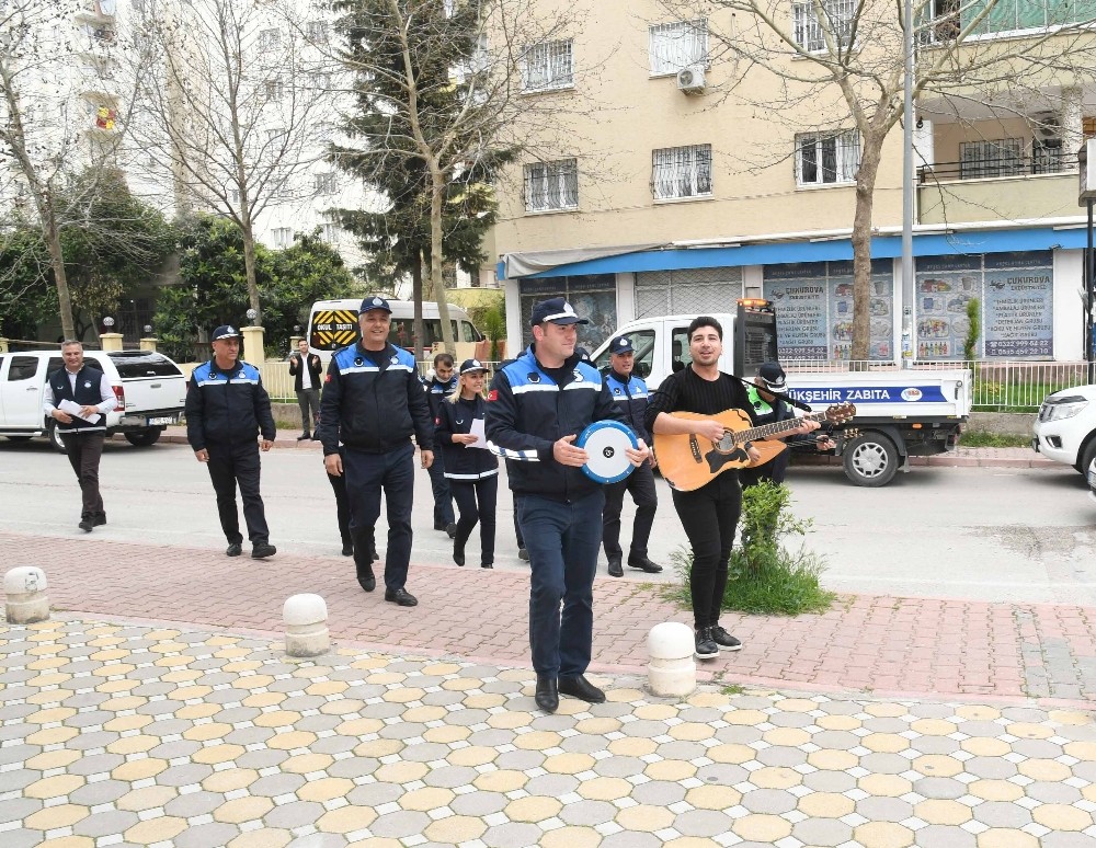 Zabıtadan evden çıkamayanlara müzikli moral 