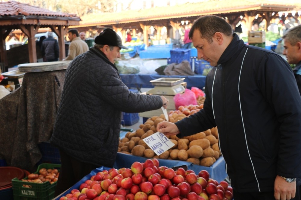 Zabıtadan halk pazarında denetim 
