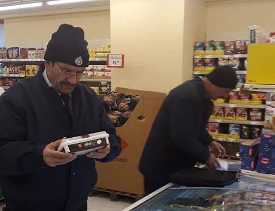 Zabıtadan marketlere sıkı denetim 