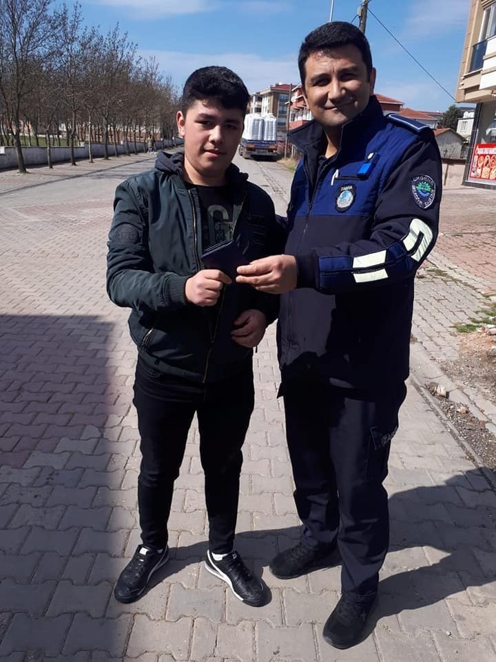 Zabıtadan örnek davranış 