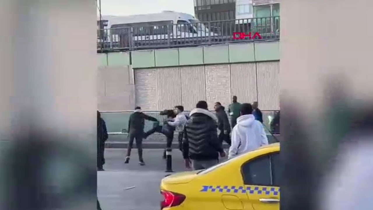 Zabıtalar tekme tokat daldı! İBB'nin iftar otobüsünün önü karıştı