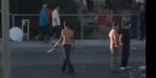 Zabıtaya kızdı; elinde palayla E-5'te yol kesti