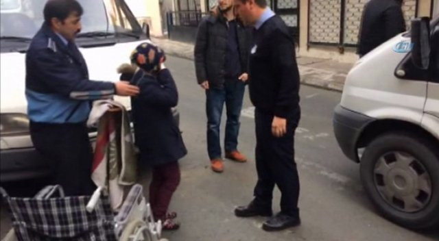 Zabıtayı gören ’engelli’ yürümeye başladı