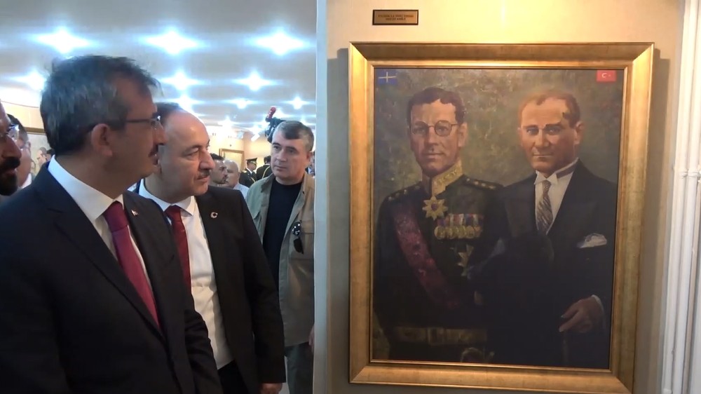 Zafer Bayramında ’kralların ressamı’na ait Atatürk kompozisyonları sergilendi 
