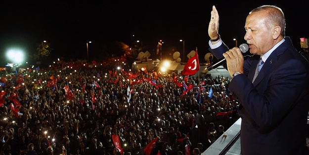 Erdoğan'ın konuşması sırasında talihsiz kaza