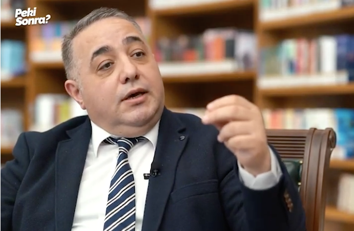 Zafer Şahin, kendisine "yandaş" diyen o gazeteciyi yerin dibine soktu