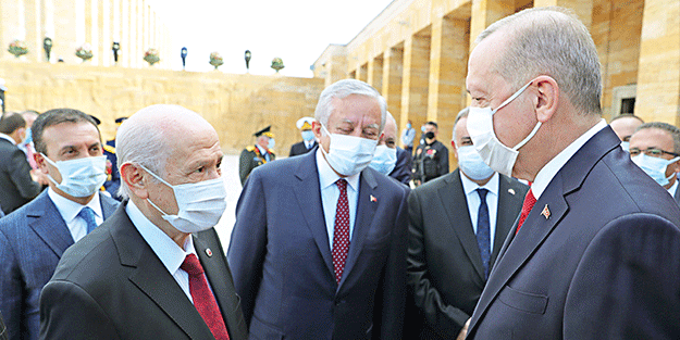 Zafer yürüyüşü devam ediyor...