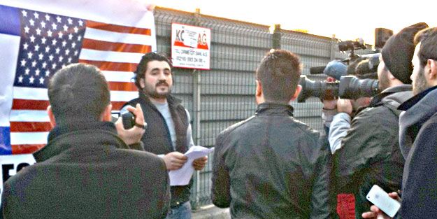 Zaman Gazetesi dün de protesto edildi