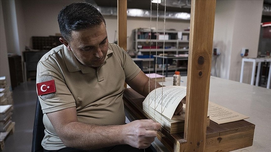 Zamana meydan okuyan eserler özenle onarılıyor