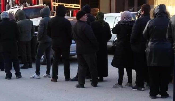 Zamlara inat indirimli fiyat! Ucuz et kuyruğu uzadıkça uzadı! Şaka değil, 1 kilo dana kıymayı 229 TL’den satmaya başladılar