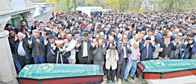 Zara’da kazada hayatını kaybeden 6 kişi toprağa verildi