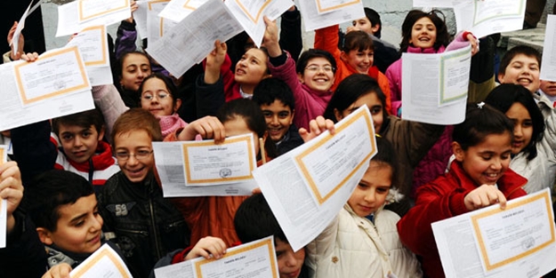 Zayıfı olan öğrencileri evine polis götürdü