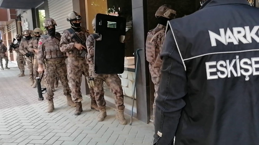 Zehir tacirlerine narko darbesi: 8 gözaltı 