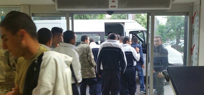 Askerler yemekten zehirlendi