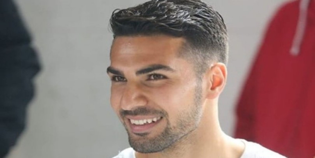 Zeki Çelik kimdir? Başarılı futbolcu Zeki Çelik hangi takımlarda oynadı?