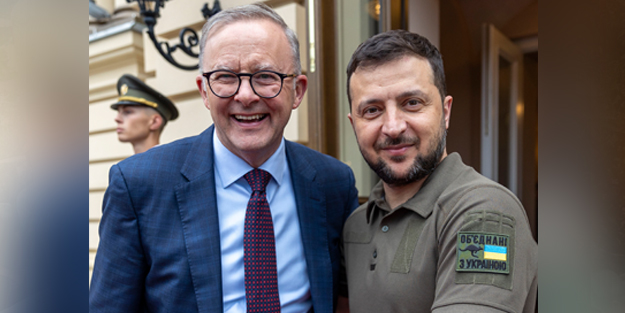 Zelenski'nin kolundaki amblem merak konusu olmuştu! Bakın sırrı neymiş!