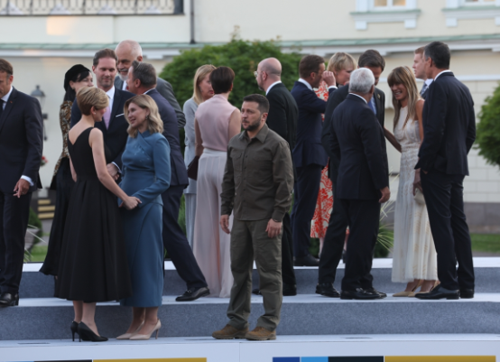 Zelenski’nin tavırları NATO'yu rahatsız etti! Batı bunu konuşuyor