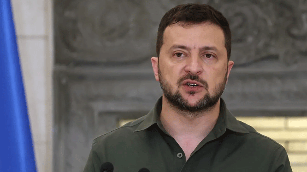 Zelenskiy resti çekti