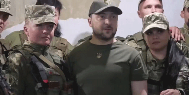 Zelenskiy'den cephe hattına ziyaret